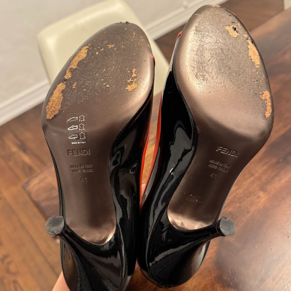Vintage FENDI Black Patent Gold Medallion Peep Toe Pump - Picture 11 of 13